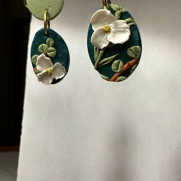 Handmade polymer clay earrings green leaves with white flowers - Picture 3 of 3